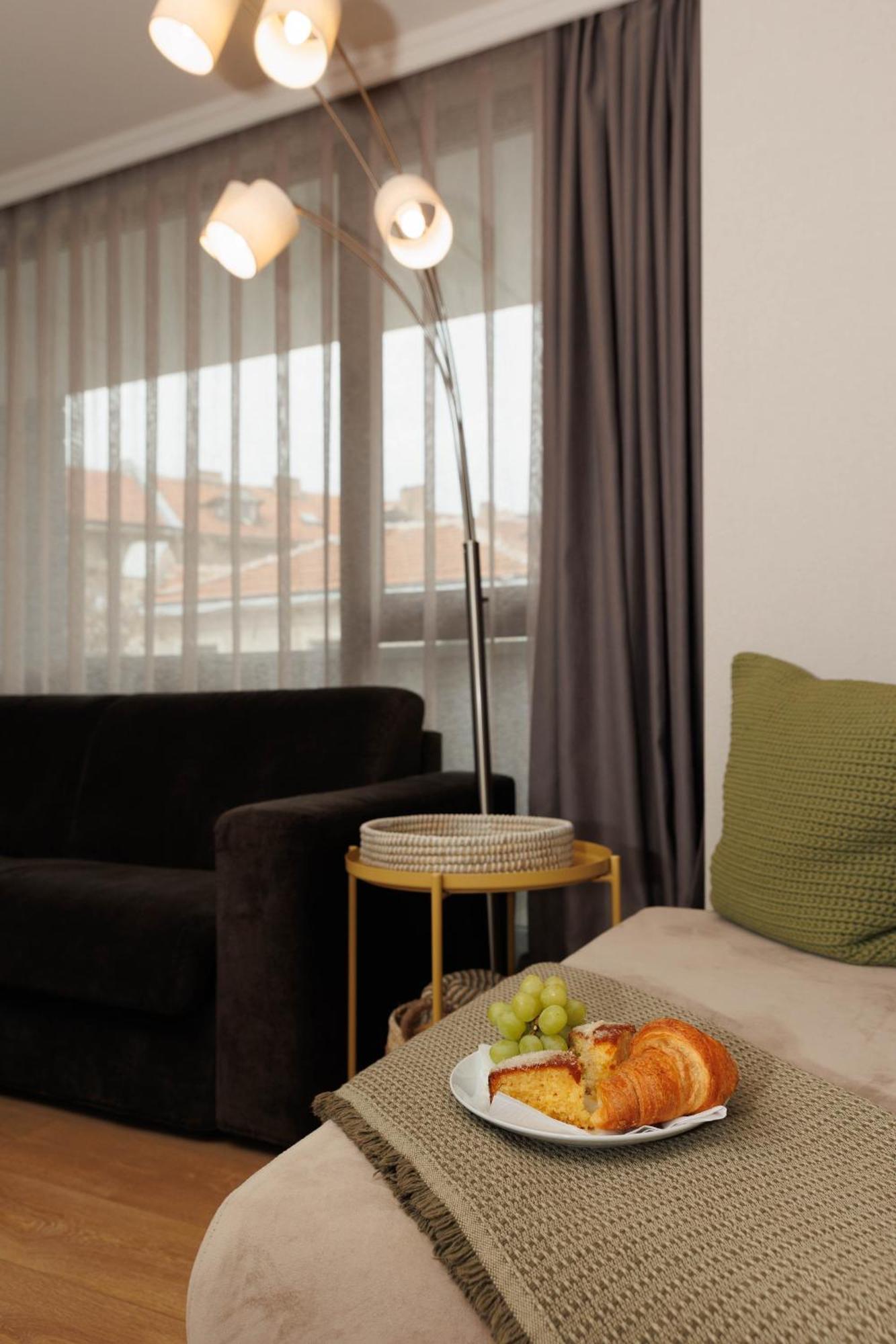 Apartment Center With Parking *