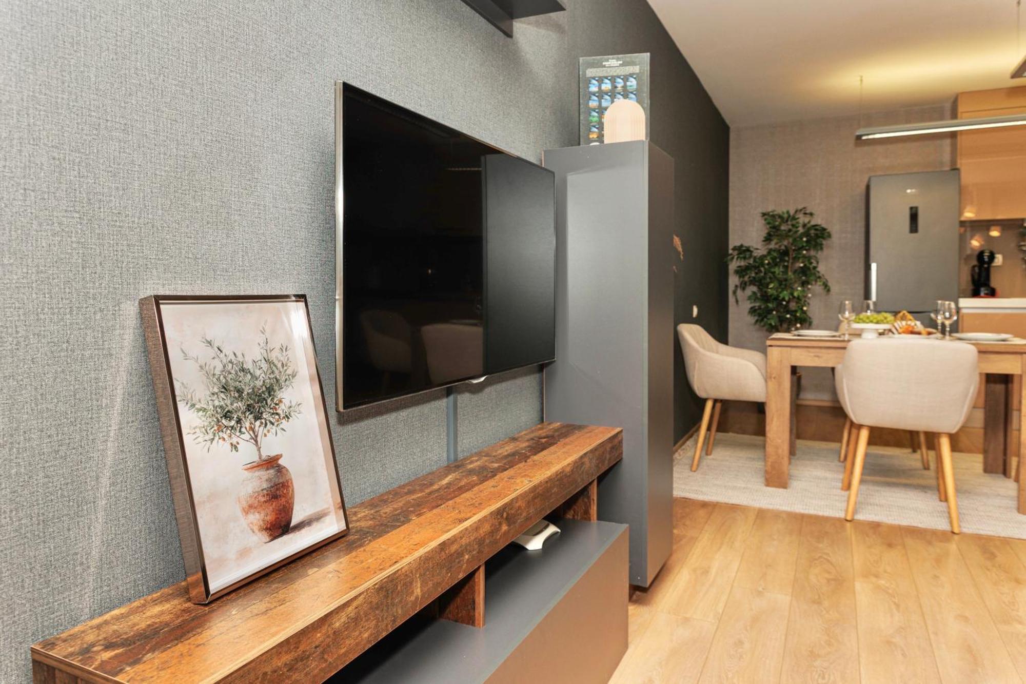 Center With Parking Apartment *